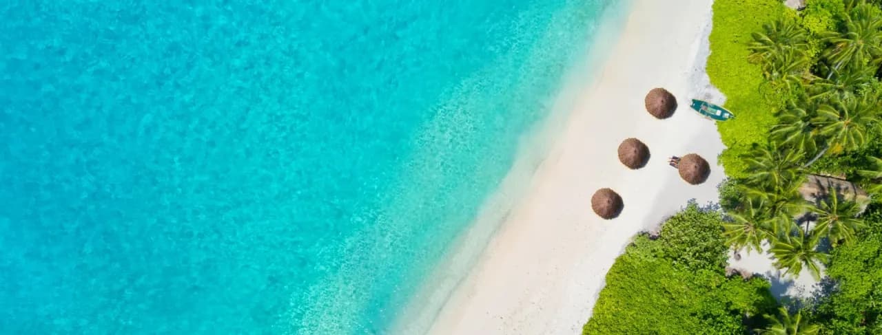 Ile trwa lot na Malediwy z Katowic? Sprawdź, jak uniknąć długich przesiadek