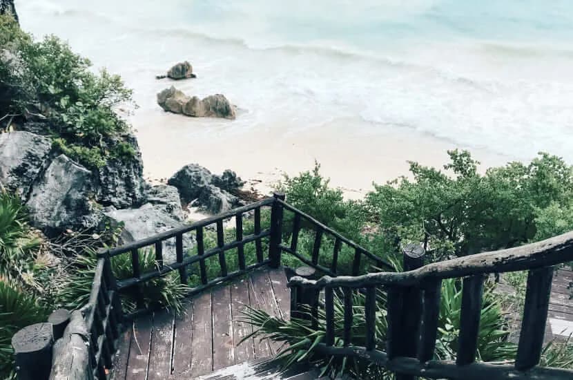 Ile trwa lot do Cancun? Sprawdź czas przelotu z Polski i więcej