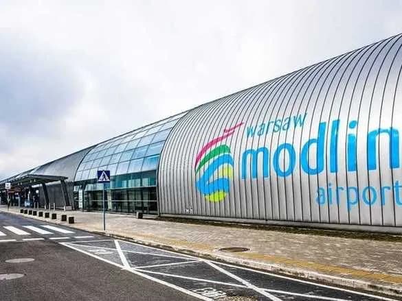 Lotnisko Modlin: Gdzie zostawić samochód i uniknąć wysokich kosztów?