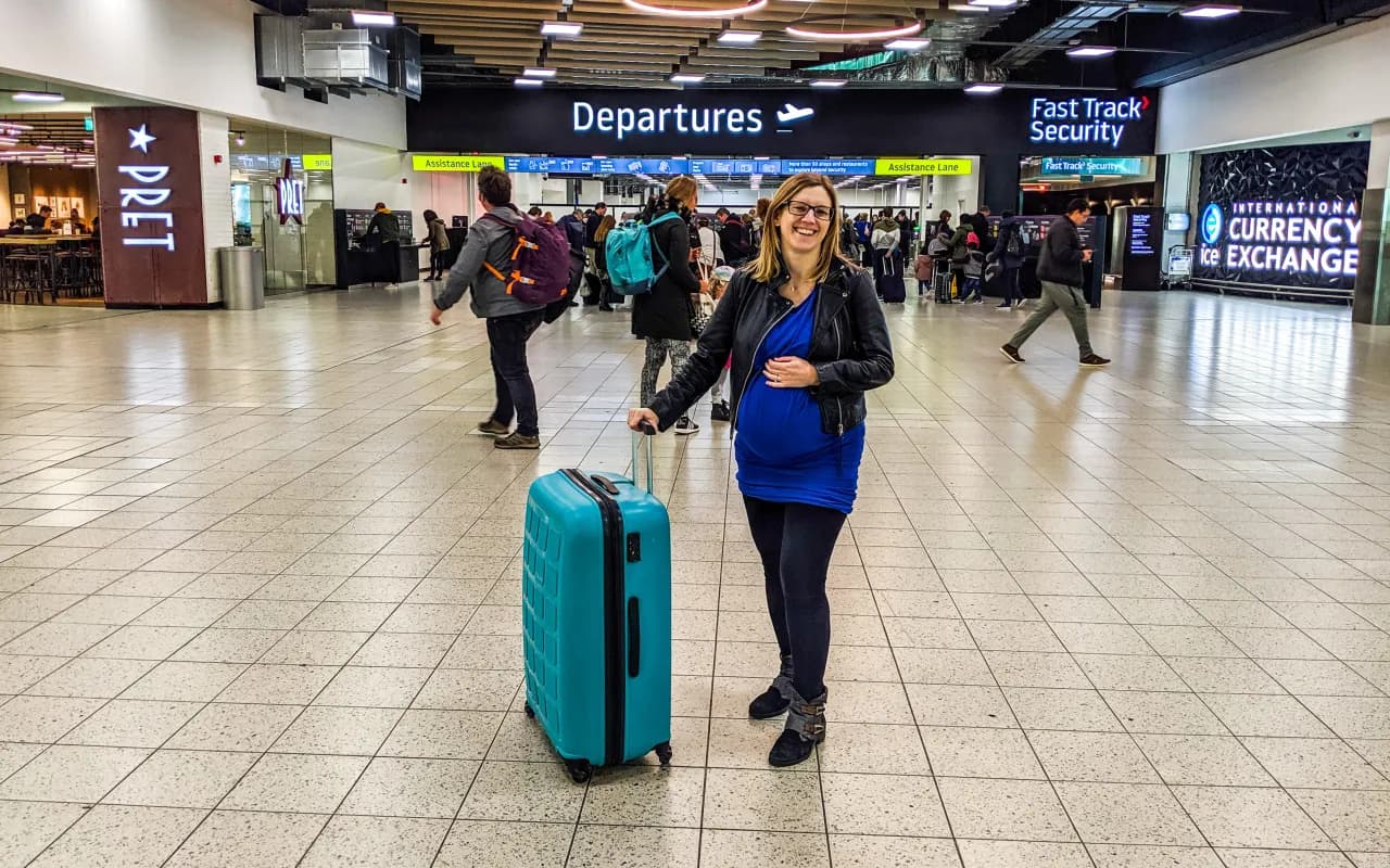 Do kiedy można latać w ciąży z Ryanair? Sprawdź ważne zasady