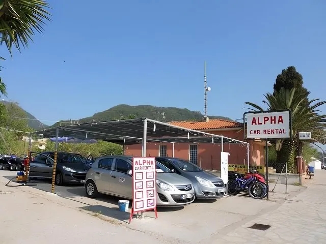 Jak dojechać z lotniska w Korfu do centrum - tanie i wygodne opcje