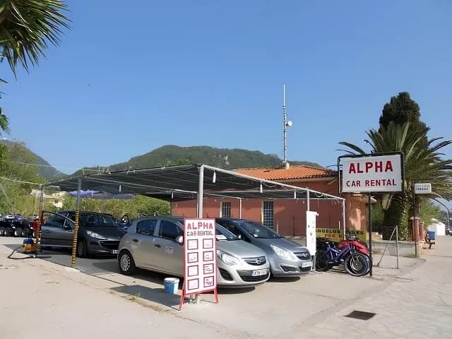 Jak dojechać z lotniska w Korfu do centrum - tanie i wygodne opcje