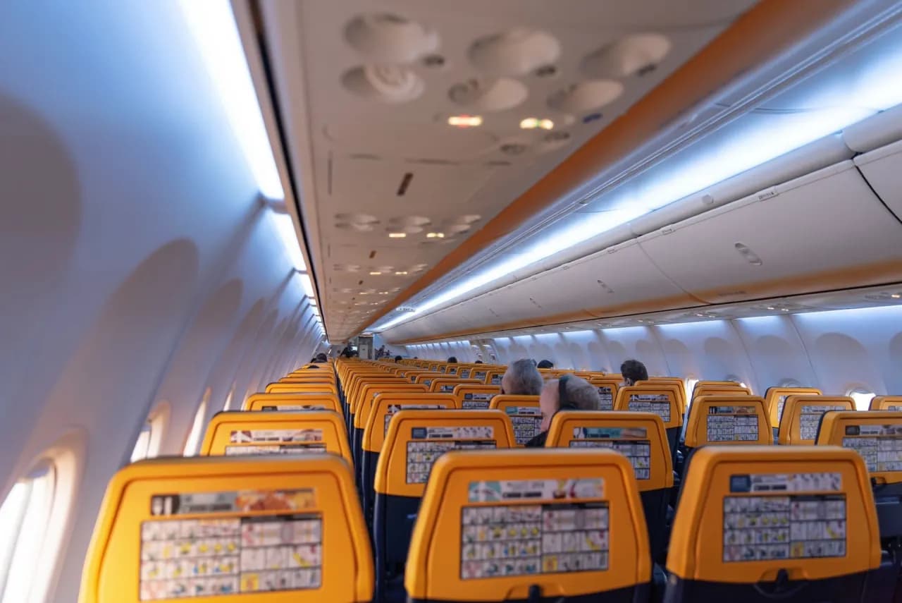 Ile jest miejsc w samolocie Ryanair? Zaskakujące fakty o pojemności