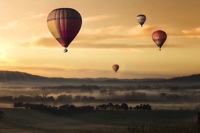Lot balonem – co warto wiedzieć oraz wady i zalety